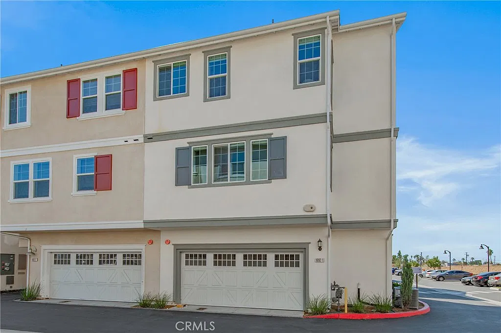 4 bed, 3.5 bath, 2355 sqft, $5,500 — Photo 2