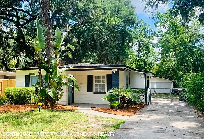 3 bed, 1.5 bath, 1149 sqft, $2,195 — Photo 3