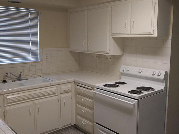 4th image of 26094 Brentwood Pl