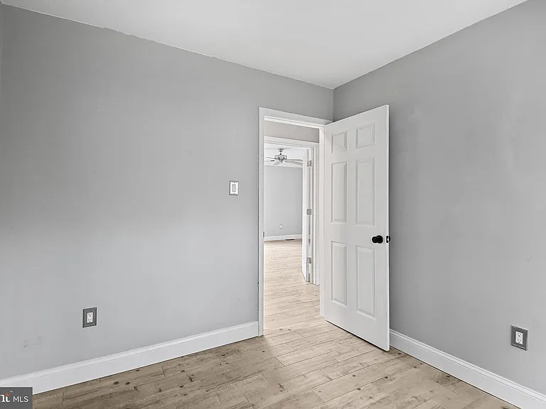 511 Avondale Dr — Photo 44