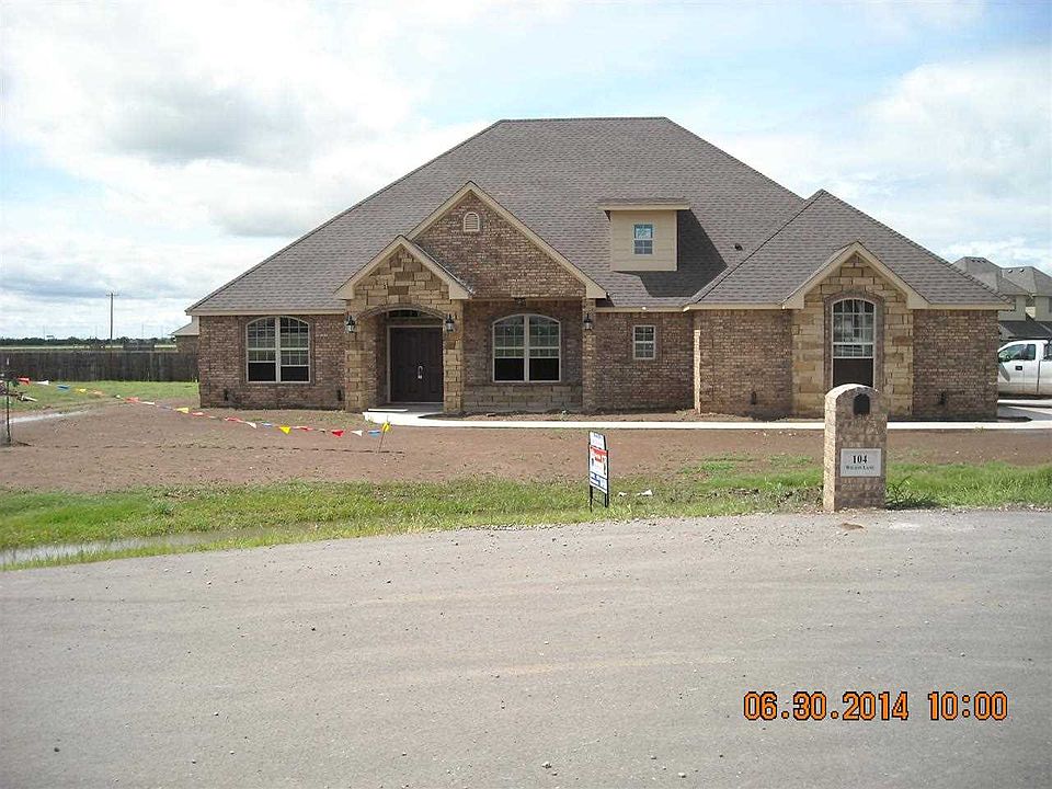 1st image of 104 NW Wilson Ln