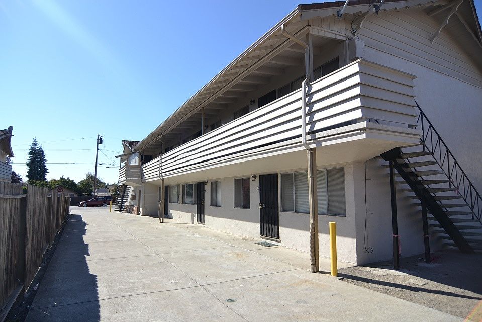 2nd image of 25186 Muir St APT 3