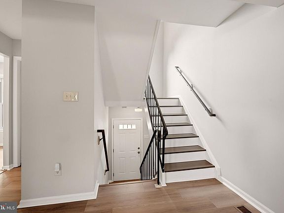 3rd image of 1003 Salisbury Ct