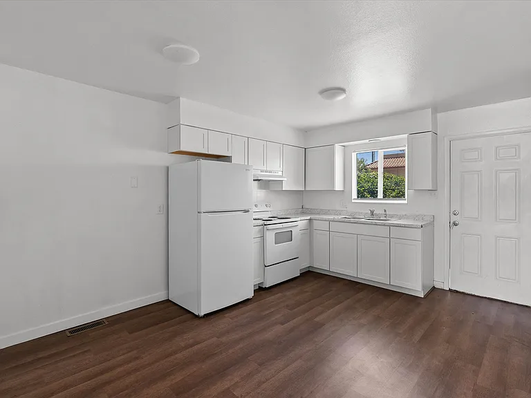 3255 Neil Rd #B — Photo 15