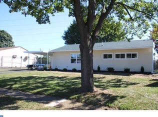 131 Stonybrook Dr, Levittown, PA 19055
