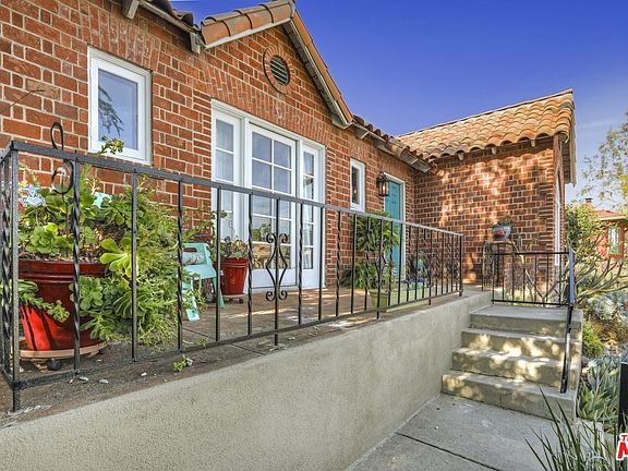4th image of 2537 Hyler Ave