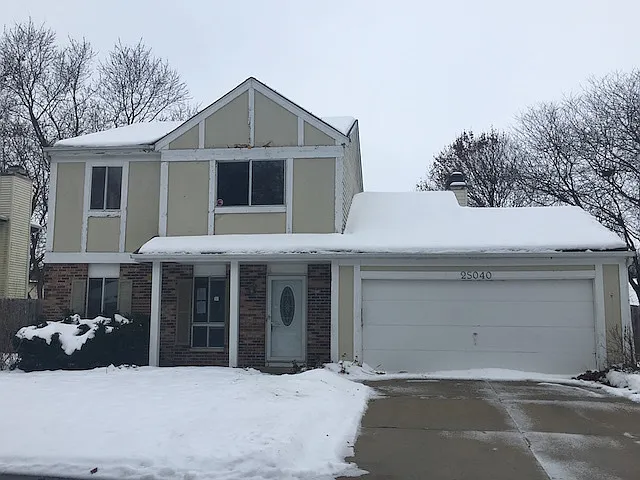2S040 Lexington Ct photo 1