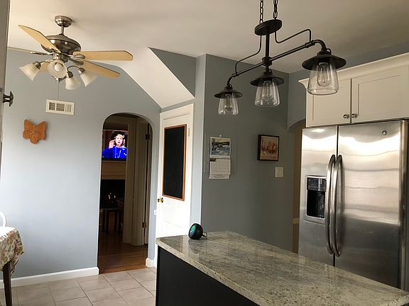 3rd image of 10 Country Club Pl