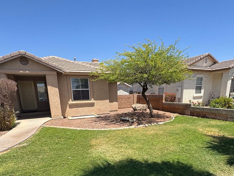 This home features a professionally maintained yard with lush green grass and a sprinkler system in place. The property is move-in ready, offering 6 bedrooms and 3 bathrooms, making it ideal for larger families or those needing extra space.