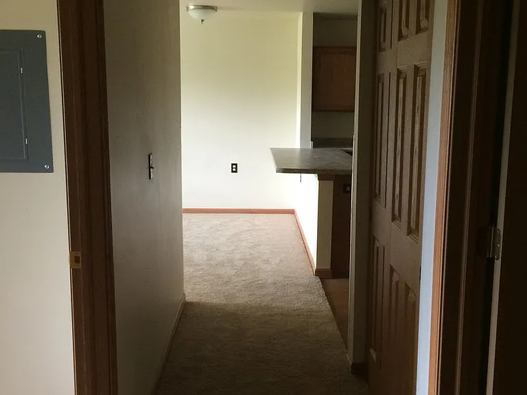 920 N Hawley Rd — Photo 4