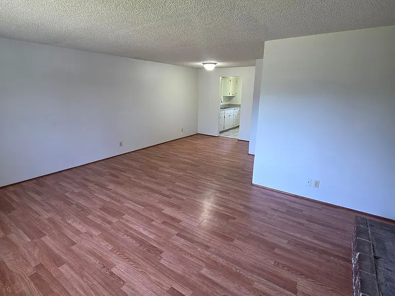446-448 S 51st Pl — Photo 3