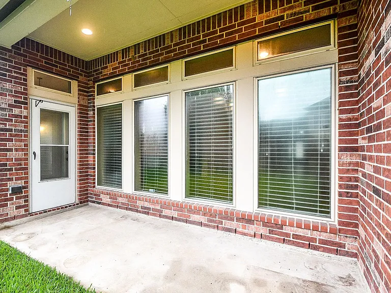 2911 Village Brook Ln — Photo 30