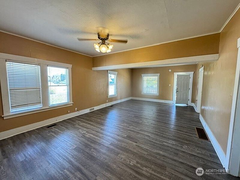 4th image of 538 SW Chehalis Avenue