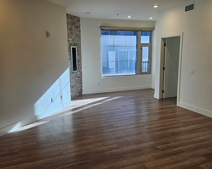 230 3rd St #10 — Photo 1