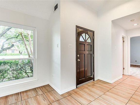 4th image of 1727 Brighton Dr