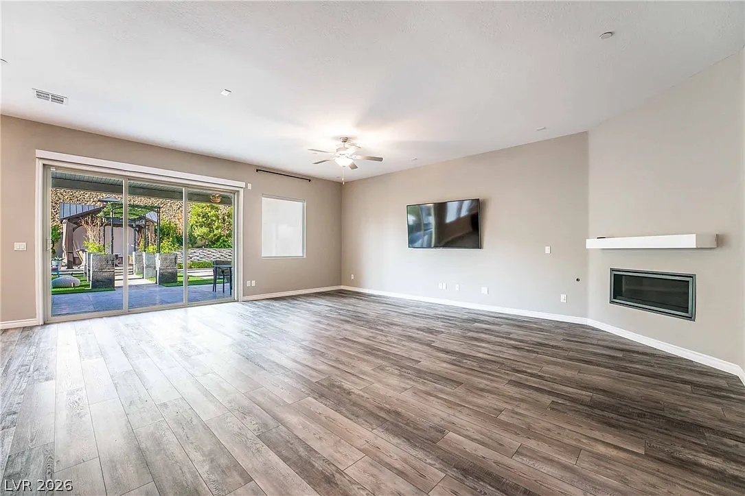 4 bed, 3.5 bath, 3468 sqft, $5,215 — Photo 3