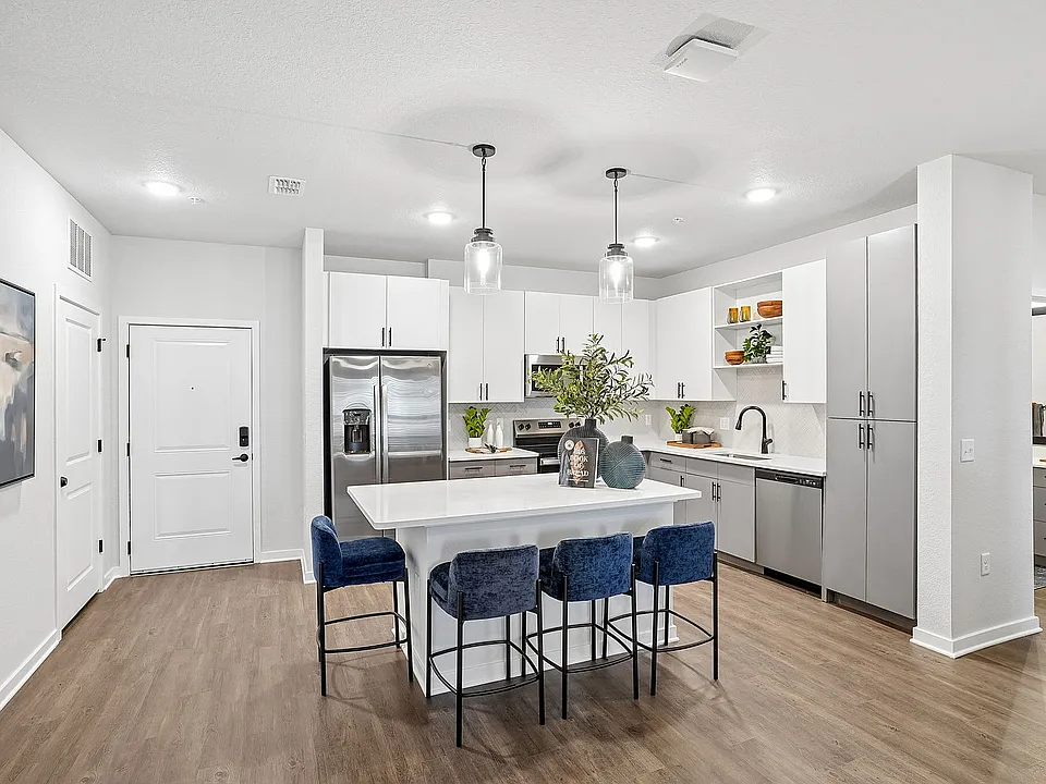 11-web-or-mls-4555 Grv Spgs Cir-Unit 107-S1605-011