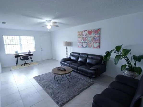 3865 NW 157th St, Miami Gardens, FL 33054