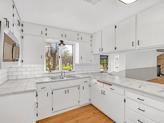 5th image of 8396 W Olive Ave