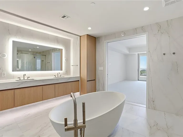 5100 Seagrass Blvd #306 — Photo 7