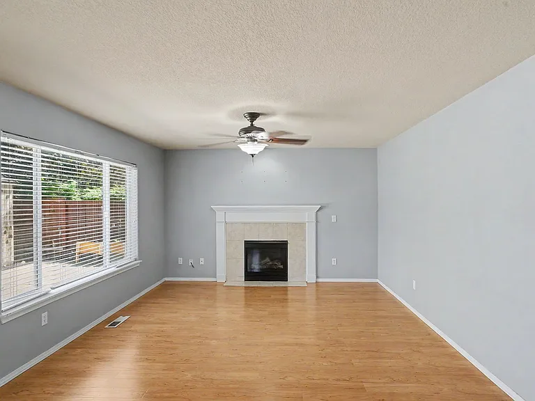 305 Casting St SE — Photo 14