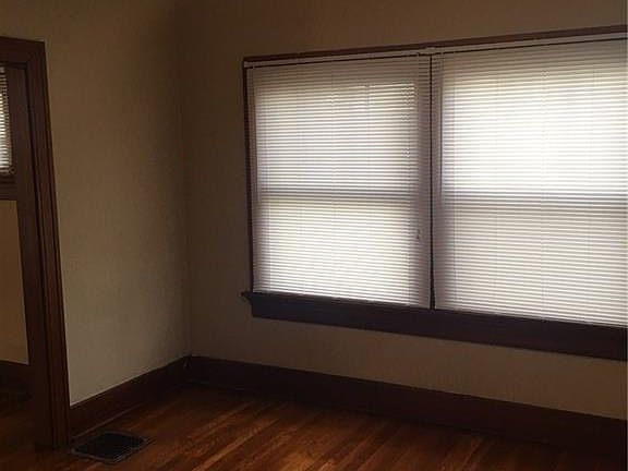 4th image of 2142 Revere Ave