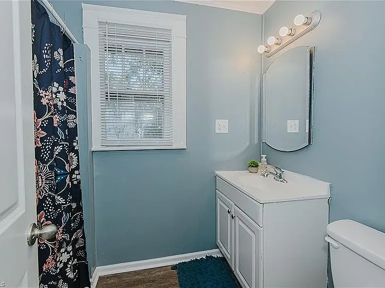 1425 Marion St — Photo 9