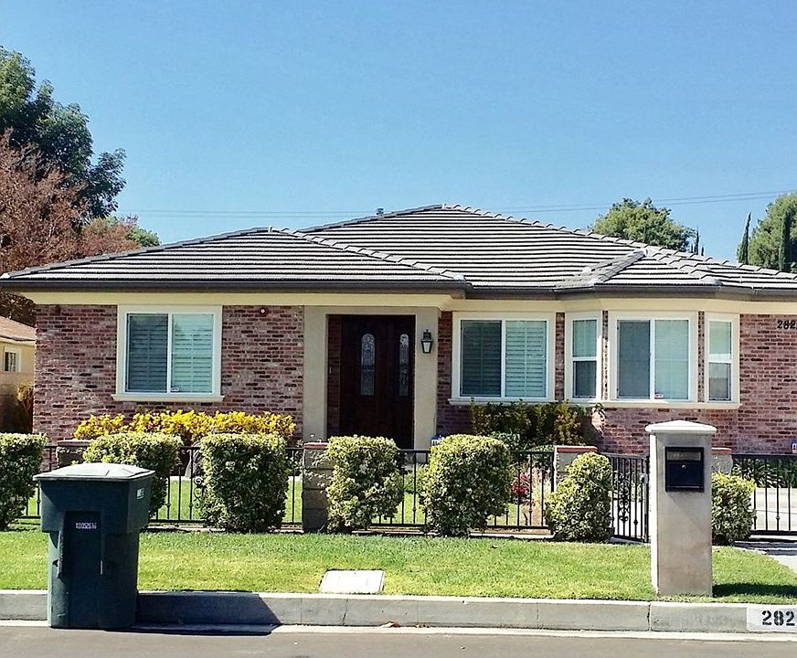 1st image of 2829 Bradford Ave