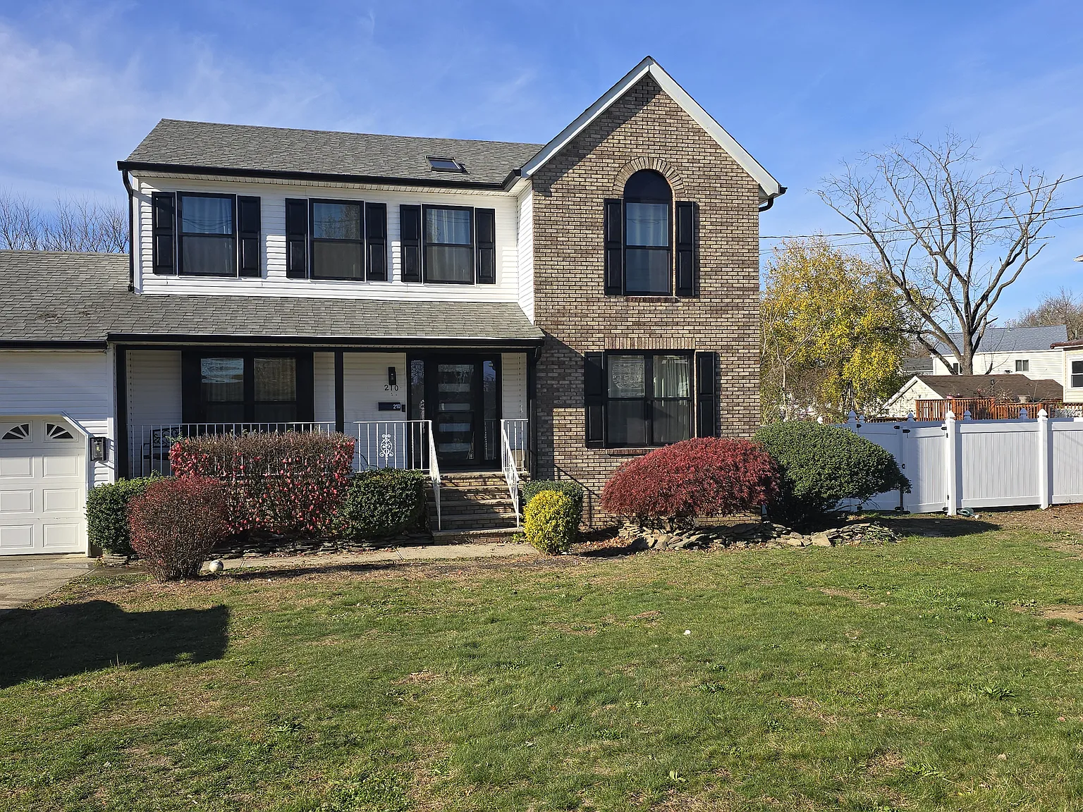210 Ravine Dr — Photo 1