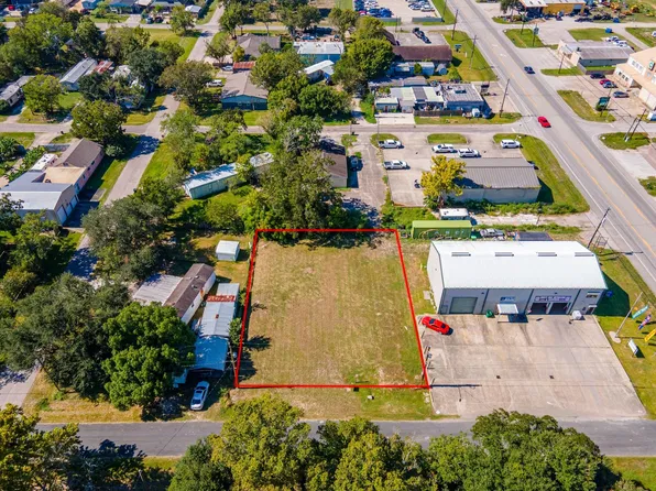 4618 11th St, Bacliff, TX 77518