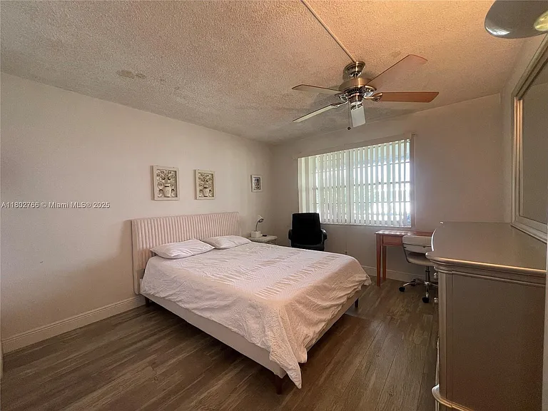 279 Markham M #M — Photo 16