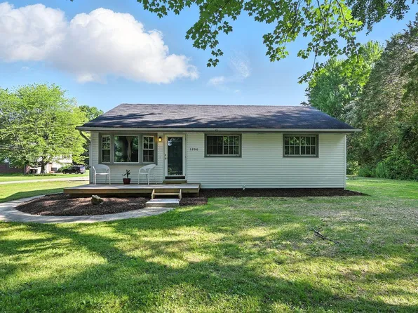 1206 White Oak Rd, Amelia, OH 45102