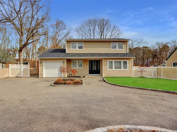 219 Floyd Road, Shirley, NY 11967