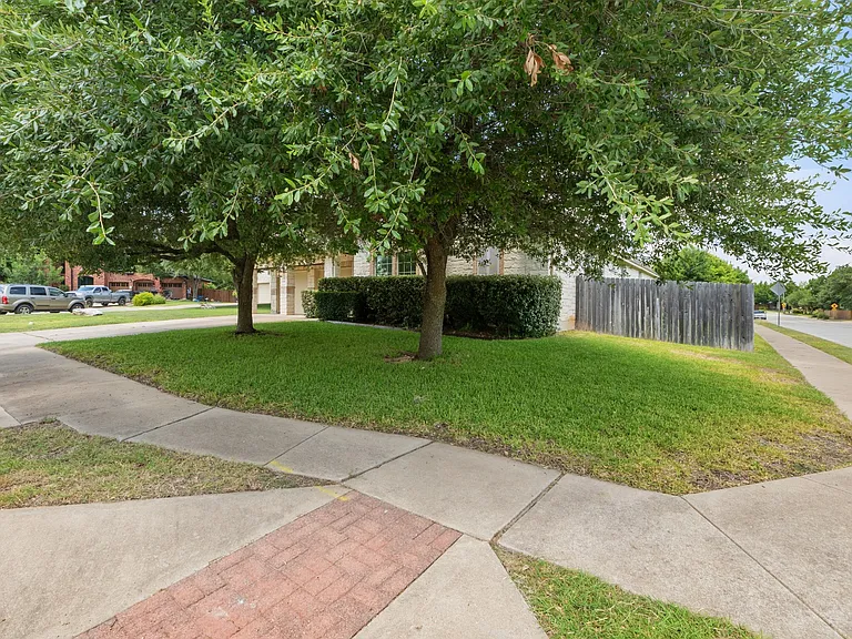 1301 David Cv — Photo 3
