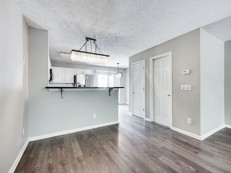 209 Shadow Glen Dr — Photo 12