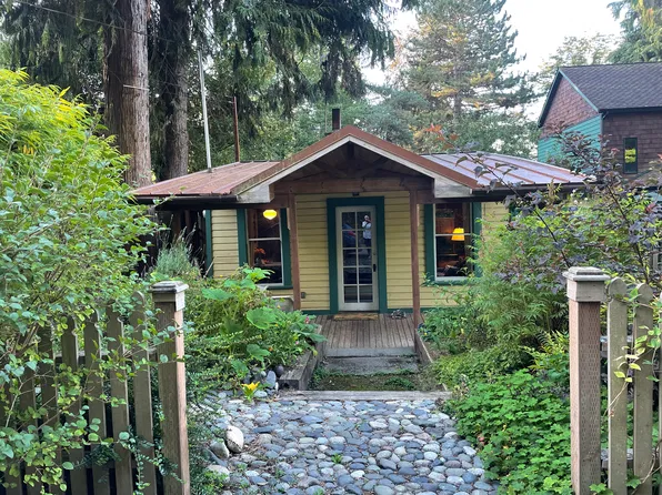 9215 NE Harris Ave, Indianola, WA 98342