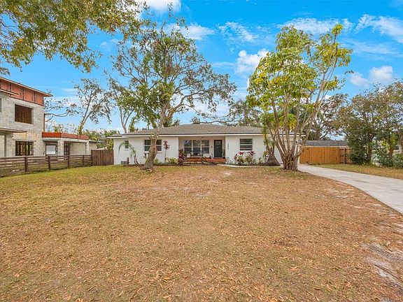 3rd image of 2504 W Fletcher Ave