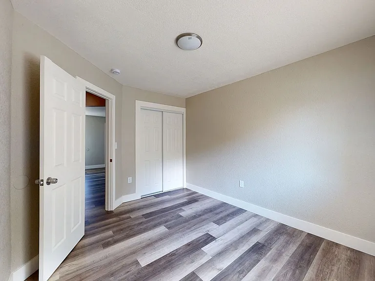 1810 E 25th Street — Photo 16