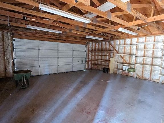 4th image of 687-210 Linden Way