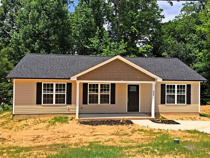 3 bed, 2.0 bath, 1200 sqft, $1,595 — Photo 1
