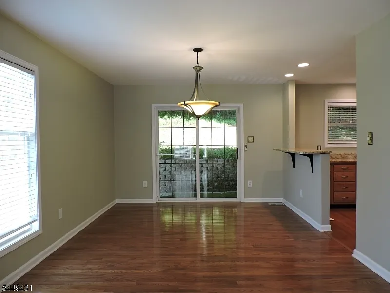 2 bed, 2.5 bath, $4,000 — Photo 3