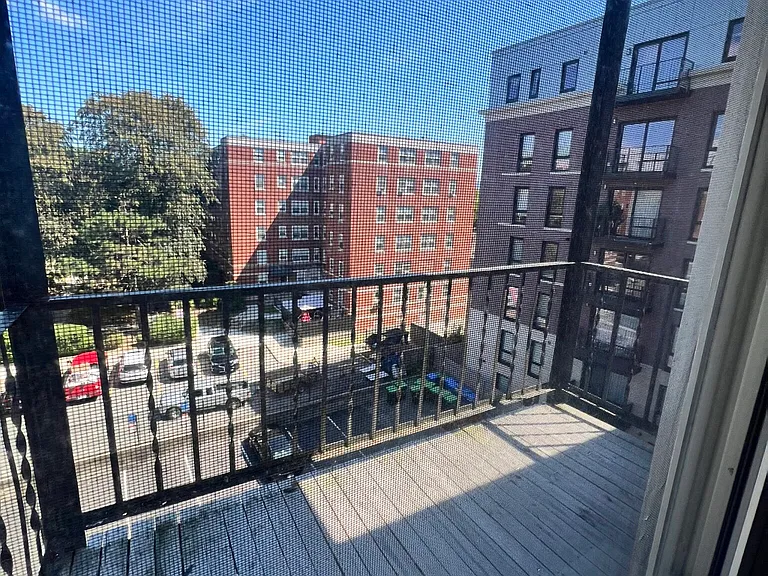 131-135 Washington St #28 — Photo 4