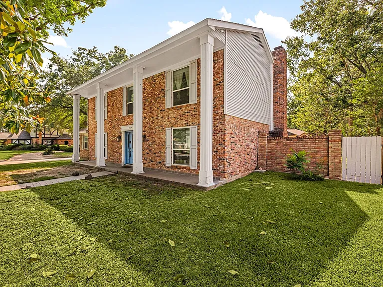 2114 Briargreen Dr — Photo 3