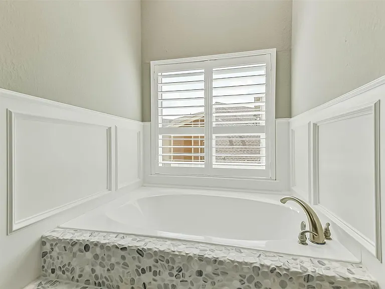 3911 Cherry Forest Dr — Photo 32