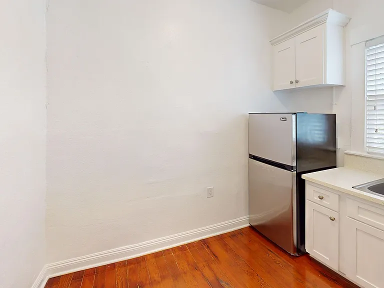 UNI - 1330 Union Apartments — Photo 8