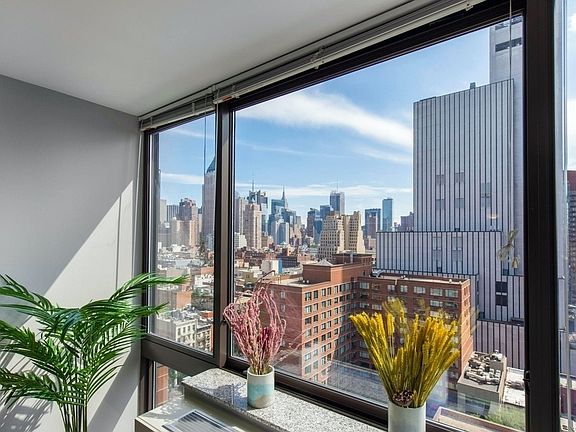 5th image of 500 W 56th St APT 905