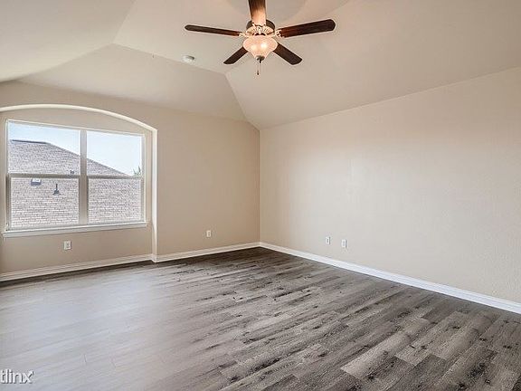 4th image of 5917 Valley Haven Way