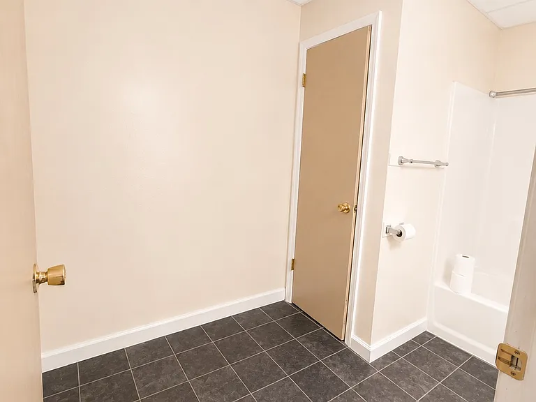 400 Vrooman Ave #302 — Photo 8