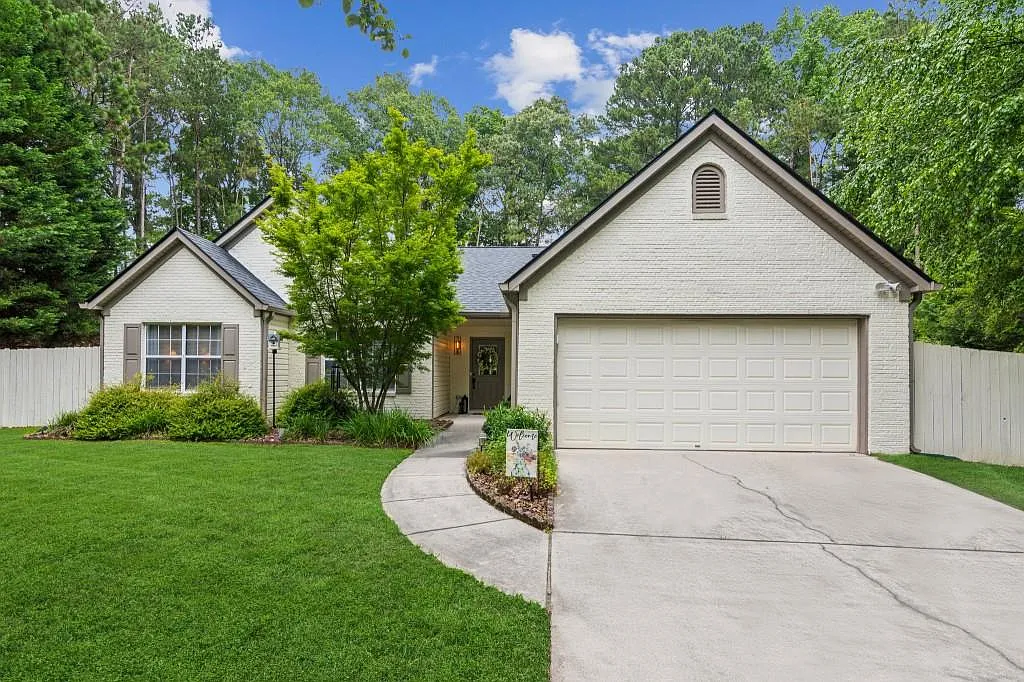 3 bed, 1732 sqft, $2,490 — Photo 1
