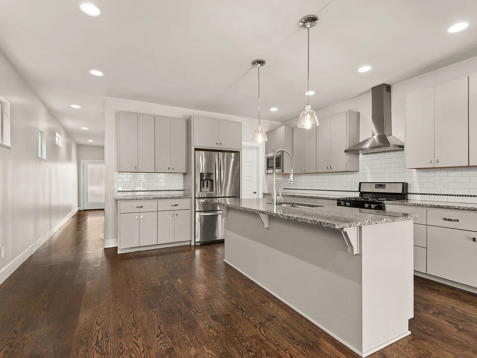 3 bed, 2.5 bath, 2336 sqft, $3,590 — Photo 1